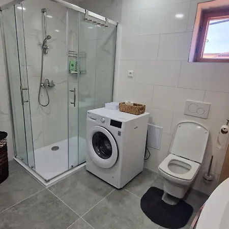 Laura Apartman *