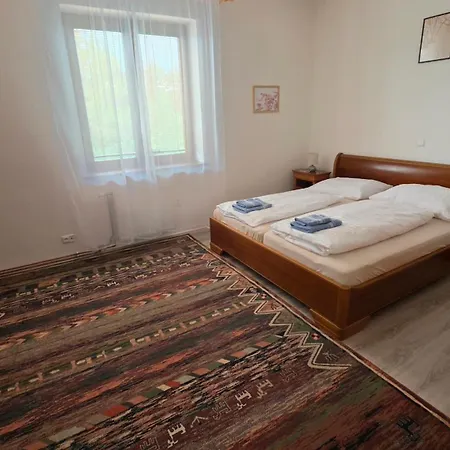 Апартаменти Laura *